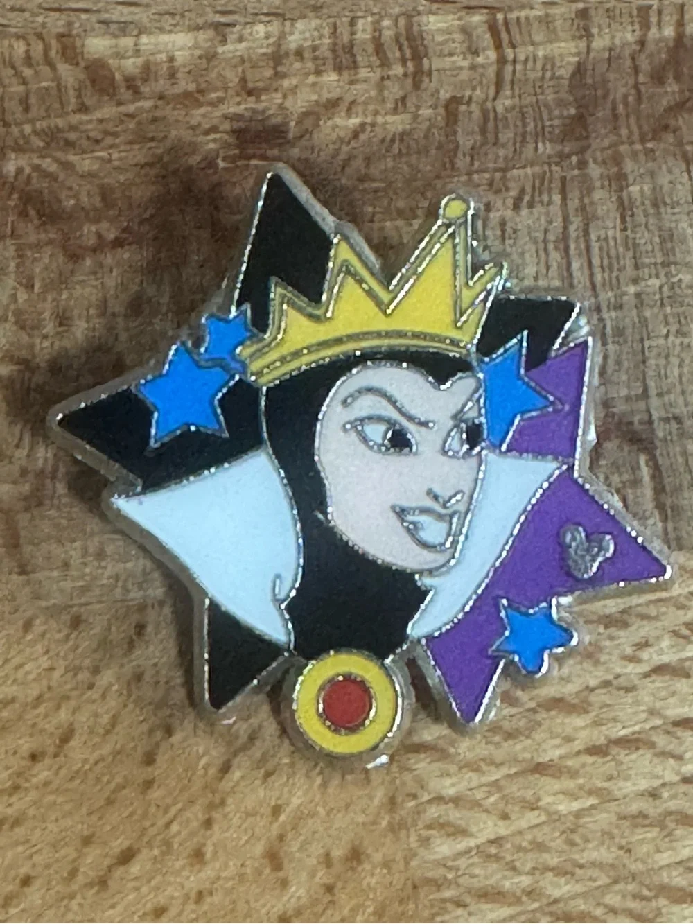 5/$25 Disney Snow White Evil Queen Stars Pin‎